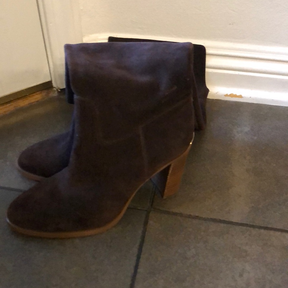 Over the knee boots worn by Reese Witherspoon